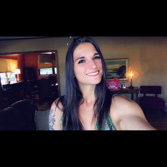 Meet your Posher, Jessica - Picture 1 of 1